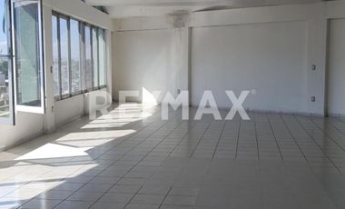 Renta de un piso en edificio comercial frente al mercado de abastos de Oaxaca - (3)