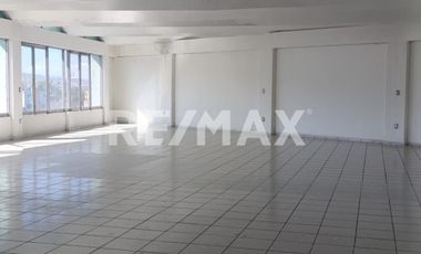 Renta de un piso en edificio comercial frente al mercado de abastos de Oaxaca - (3)