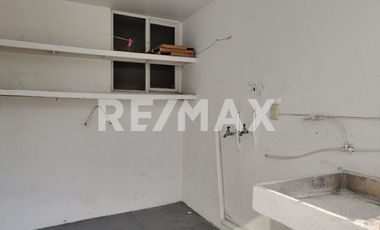 CASA EN RENTA EN METEPEC COLONIA XINANTECATL - (3)
