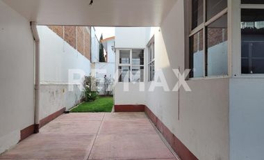 CASA EN RENTA EN METEPEC COLONIA XINANTECATL - (3)