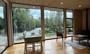 Preciosa casa rodeada de bosque nativo a 15 minutos del centro de Puerto Varas