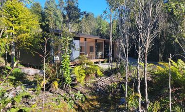 Preciosa casa rodeada de bosque nativo a 15 minutos del centro de Puerto Varas