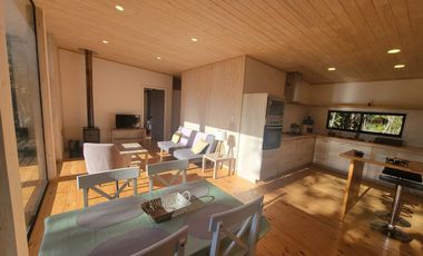 Preciosa casa rodeada de bosque nativo a 15 minutos del centro de Puerto Varas