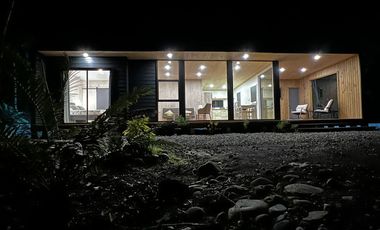 Preciosa casa rodeada de bosque nativo a 15 minutos del centro de Puerto Varas
