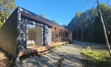 Preciosa casa rodeada de bosque nativo a 15 minutos del centro de Puerto Varas