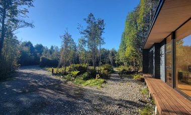 Preciosa casa rodeada de bosque nativo a 15 minutos del centro de Puerto Varas