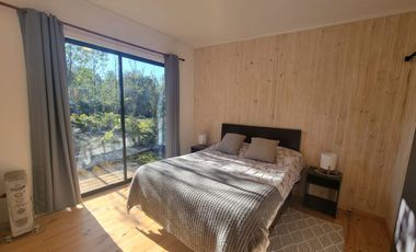 Preciosa casa rodeada de bosque nativo a 15 minutos del centro de Puerto Varas