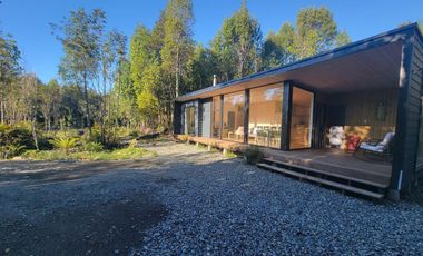 Preciosa casa rodeada de bosque nativo a 15 minutos del centro de Puerto Varas