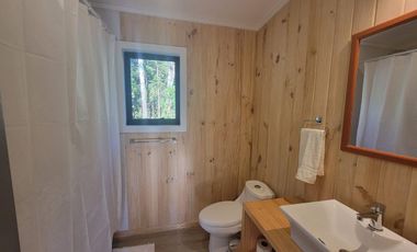 Preciosa casa rodeada de bosque nativo a 15 minutos del centro de Puerto Varas