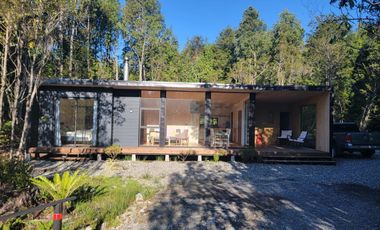 Preciosa casa rodeada de bosque nativo a 15 minutos del centro de Puerto Varas