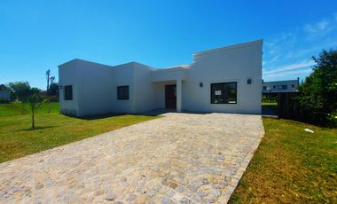 Casa en venta - 3 Dormitorios 5 Baños - 946mts2 - Escobar