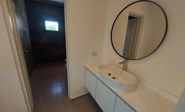 Casa en venta - 3 Dormitorios 5 Baños - 946mts2 - Escobar