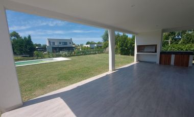 Casa en venta - 3 Dormitorios 5 Baños - 946mts2 - Escobar