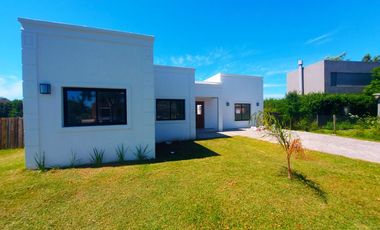 Casa en venta - 3 Dormitorios 5 Baños - 946mts2 - Escobar