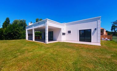 Casa en venta - 3 Dormitorios 5 Baños - 946mts2 - Escobar