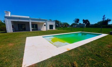 Casa en venta - 3 Dormitorios 5 Baños - 946mts2 - Escobar
