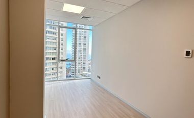 OFICINA CON EXCELENTE UBICACIÓN EN REÑACA (CÓD. 476)