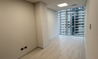 OFICINA CON EXCELENTE UBICACIÓN EN REÑACA (CÓD. 476)