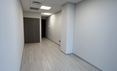 OFICINA CON EXCELENTE UBICACIÓN EN REÑACA (CÓD. 476)