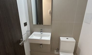 OFICINA CON EXCELENTE UBICACIÓN EN REÑACA (CÓD. 476)