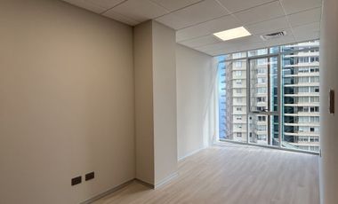 OFICINA CON EXCELENTE UBICACIÓN EN REÑACA (CÓD. 476)