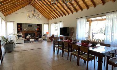 ESPECTACULAR CASA EN VENTA CAMINO AL LOLOG