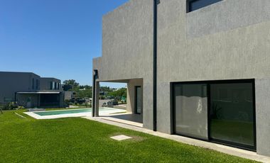 Casa en Santa Elena con pileta