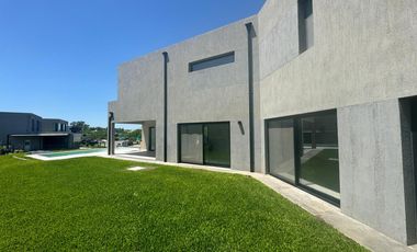 Casa en Santa Elena con pileta