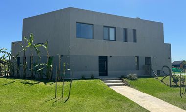 Casa en Santa Elena con pileta