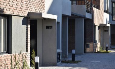 Ambiente único al frente con patio de uso exclusivo en venta - Granadero Baigorria