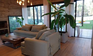 Casa con pileta y vista al golf, en Isla del Golf, Pinamar