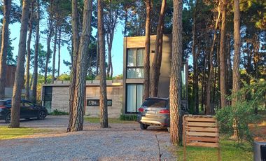 Casa con pileta y vista al golf, en Isla del Golf, Pinamar
