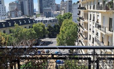 Departamento en piso alto con vista abierta - Sol y luz con Cochera Fija.
