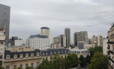 Departamento en piso alto con vista abierta - Sol y luz con Cochera Fija.