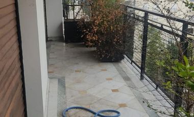 Departamento en piso alto con vista abierta - Sol y luz con Cochera Fija.