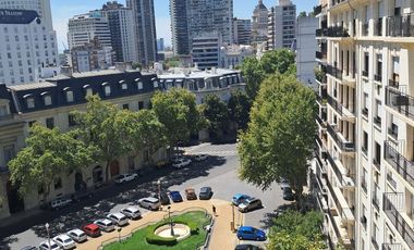 Departamento en piso alto con vista abierta - Sol y luz con Cochera Fija.