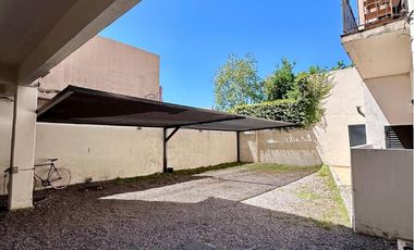 Departamento en Venta de 2 dormitorios y balcón al frente. Excelente ubicación centro Campana.