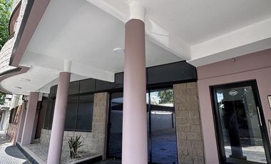 Departamento en Venta de 2 dormitorios y balcón al frente. Excelente ubicación centro Campana.