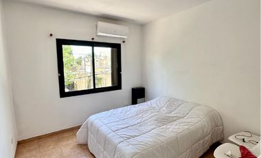 Departamento en Venta de 2 dormitorios y balcón al frente. Excelente ubicación centro Campana.