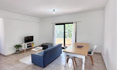 Departamento en Venta de 2 dormitorios y balcón al frente. Excelente ubicación centro Campana.
