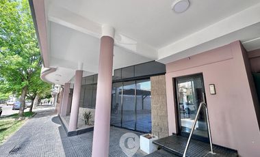 Departamento en Venta de 2 dormitorios y balcón al frente. Excelente ubicación centro Campana.