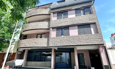 Departamento en Venta de 2 dormitorios y balcón al frente. Excelente ubicación centro Campana.