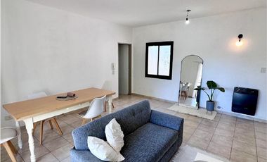Departamento en Venta de 2 dormitorios y balcón al frente. Excelente ubicación centro Campana.