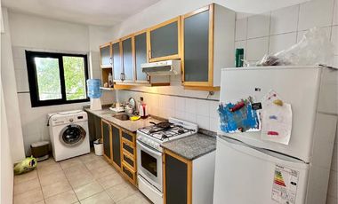 Departamento en Venta de 2 dormitorios y balcón al frente. Excelente ubicación centro Campana.