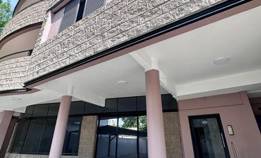 Departamento en Venta de 2 dormitorios y balcón al frente. Excelente ubicación centro Campana.