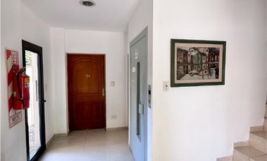 Departamento en Venta de 2 dormitorios y balcón al frente. Excelente ubicación centro Campana.
