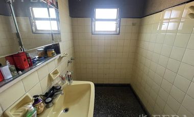 Venta de casa 4 ambientes con quincho en Lanus