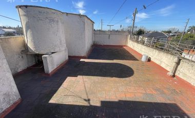 Venta de casa 4 ambientes con quincho en Lanus