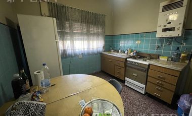 Venta de casa 4 ambientes con quincho en Lanus