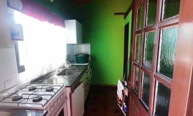OPORTUNIDAD!! EXCELENTE CHALET EN ZONA RESIDENCIAL Y PREFERENCIAL DE MONTE GRANDE.